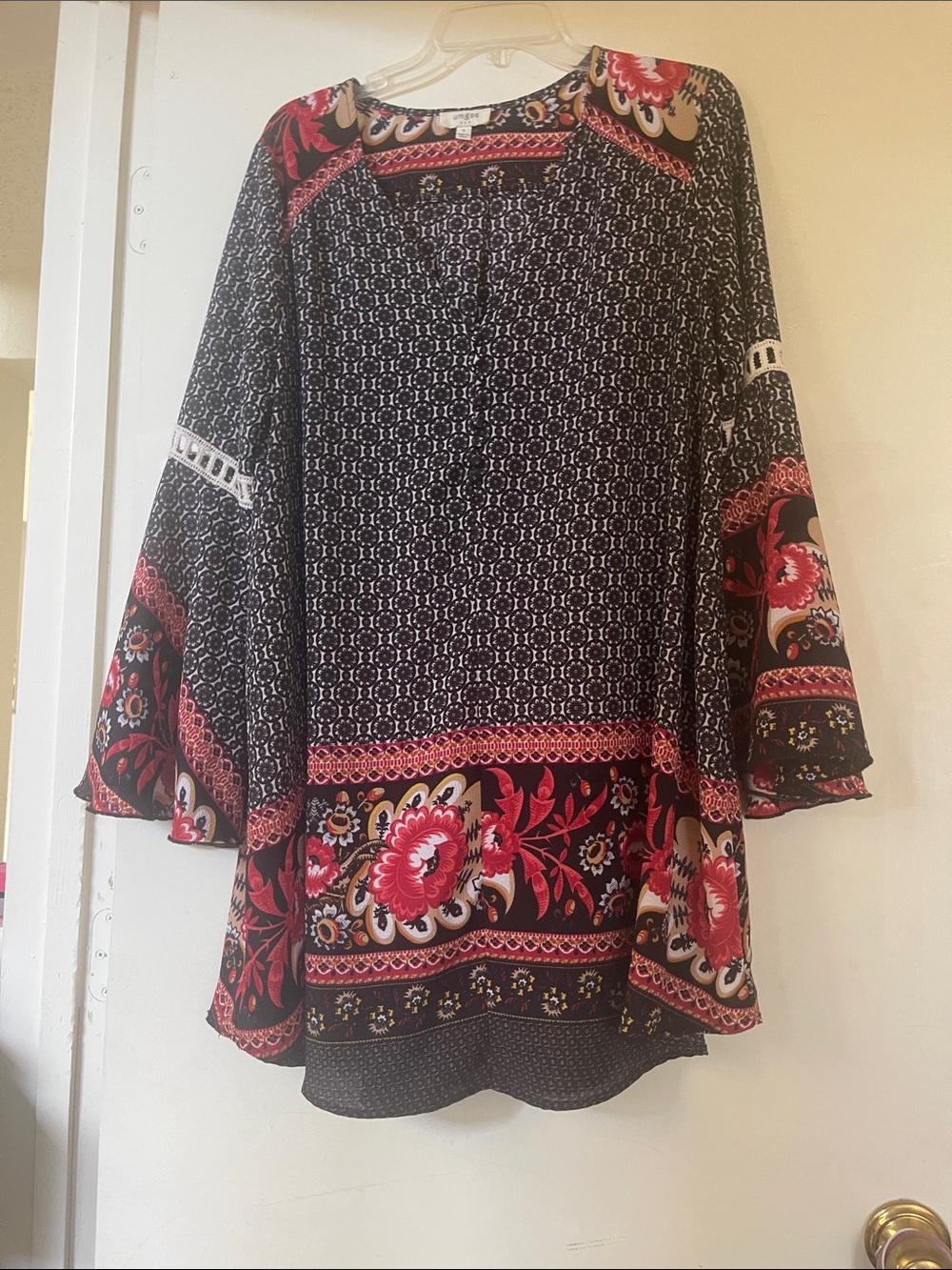 Umgee Charming Black Floral Border Tunic Top - Black & Red - Size Medium